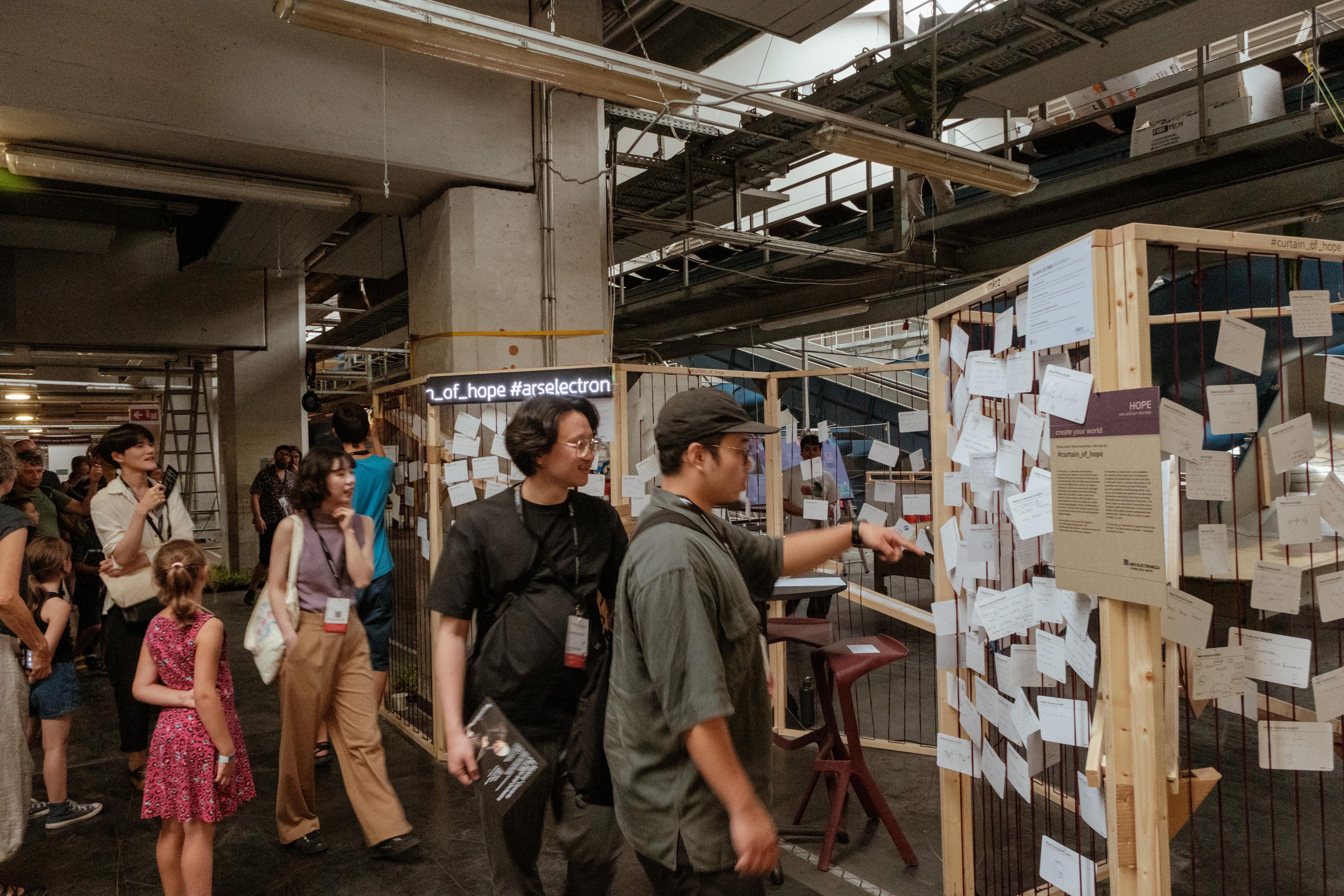 #curtain_of_hope beim Ars Electronica Festival